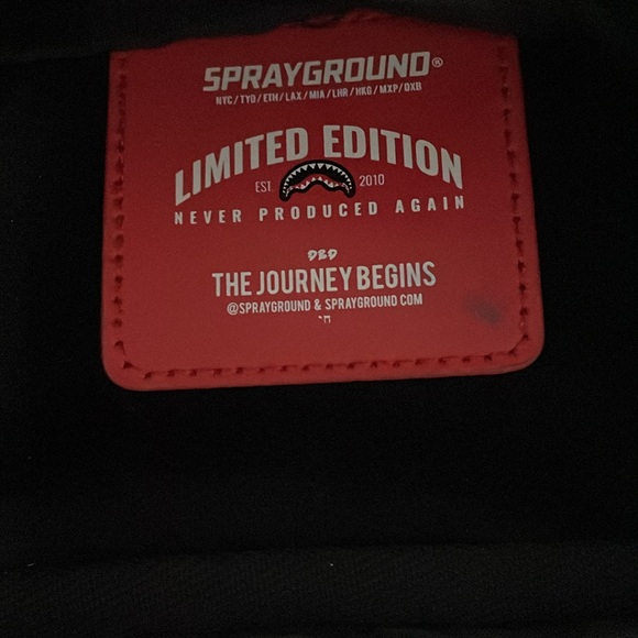 A limited edition spray ground backpack - Picture 3 of 4